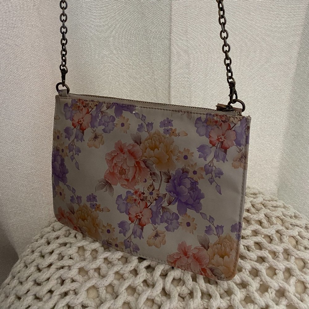 United Colors of Benetton wristlet w/ chain